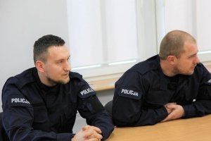policjanci na spotkaniu