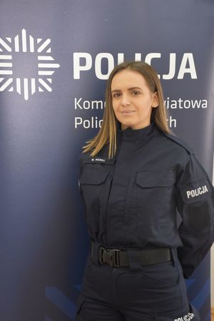 policjantka w mundurze